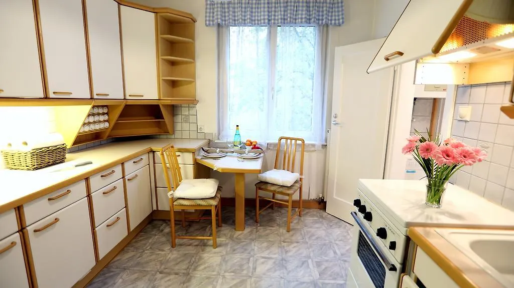 Family Apartment Am Roter Hof Vienna