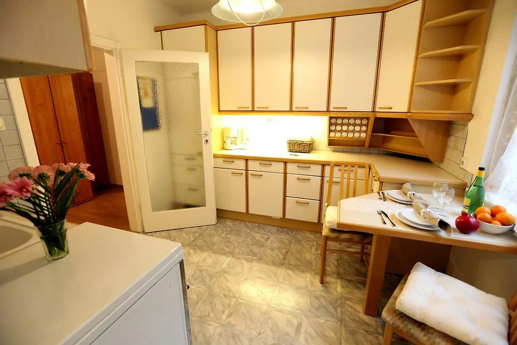 Family Apartment Am Roter Hof Vienna