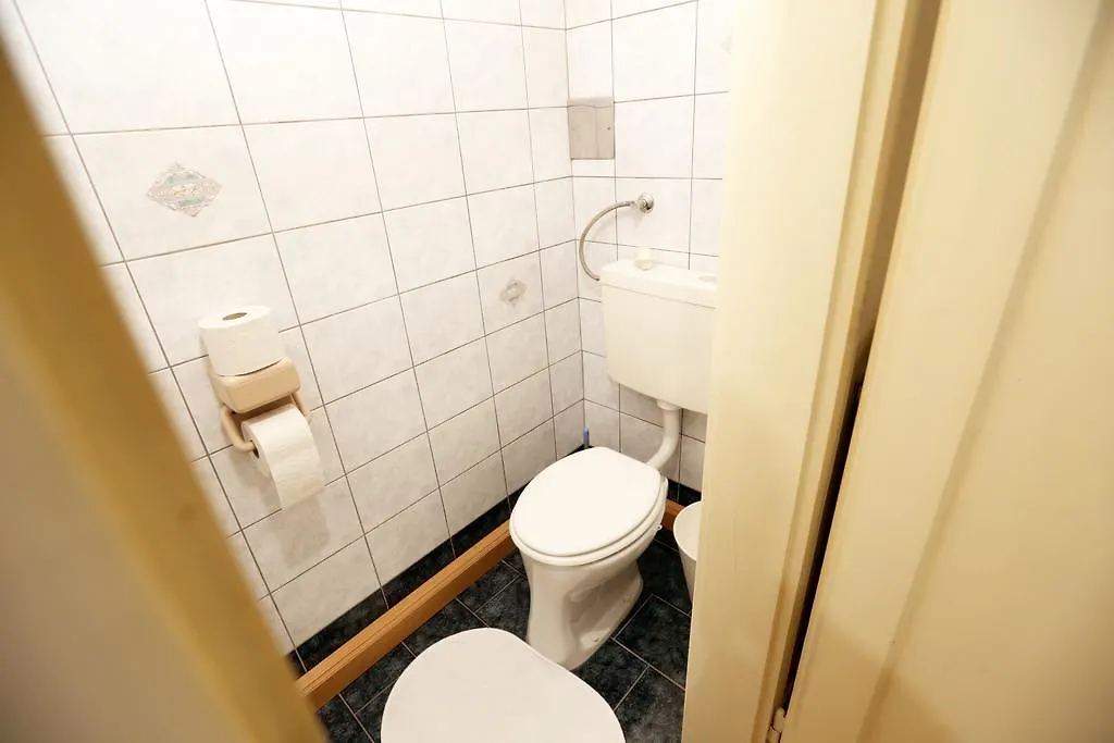 Family Apartment Am Roter Hof Vienna