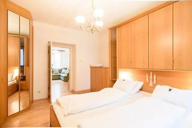 Family Apartment Am Roter Hof Vienna
